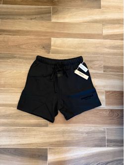 Black essential shorts