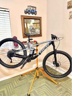 Trek fuel ex 5 full suspension bike 29"