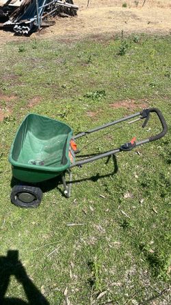 Scott’s deluxe seed spreader