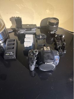 Canon T5i (700D) Bundle + 18-55mm Lens | 4 Batteries + 2 Charger + Grip