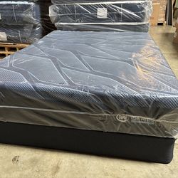 Brand New Queen Serta iseries Hybrid Firm Mattress-half price stores