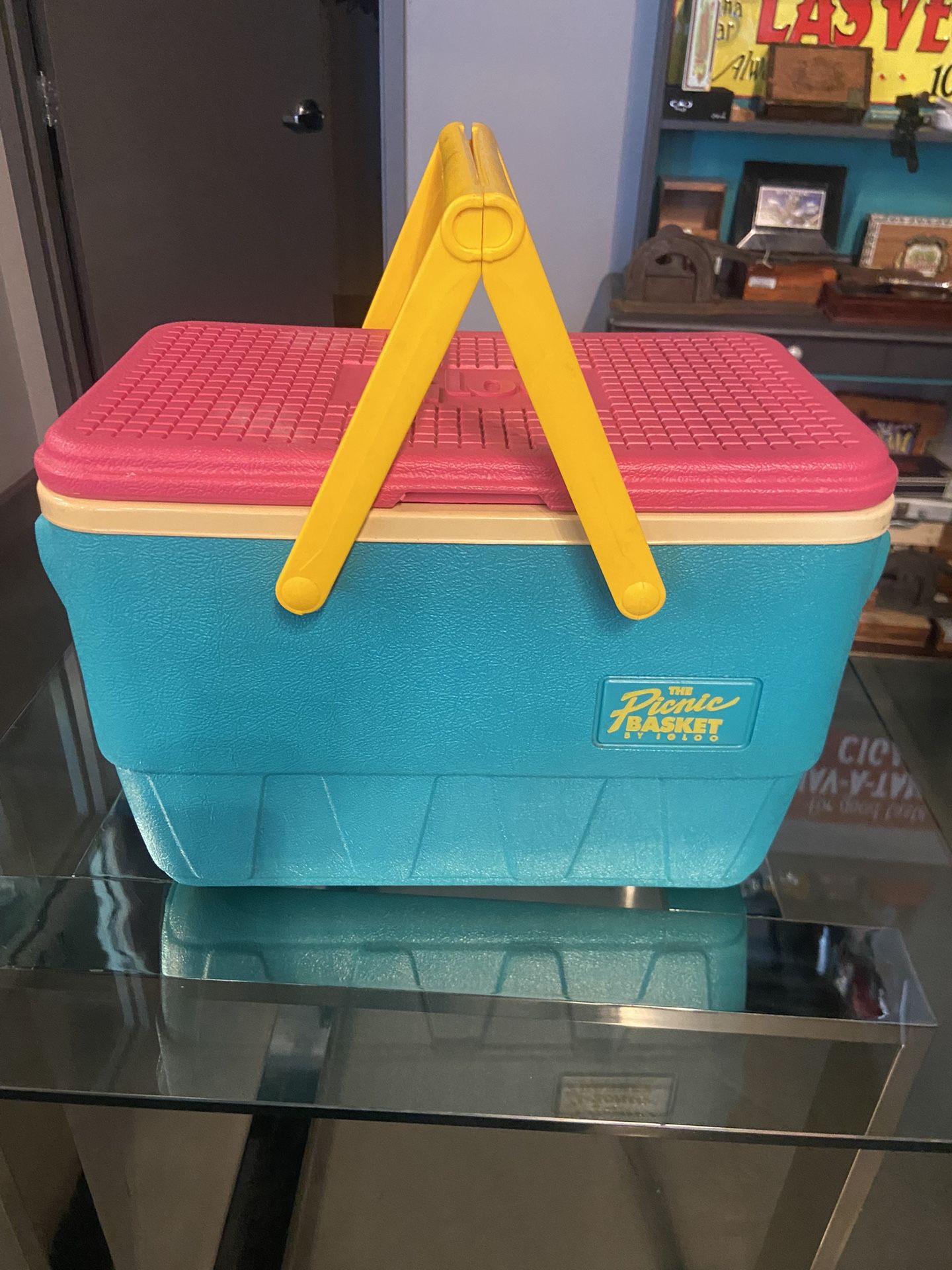 Vintage 1990’s Retro Igloo Cooler / Picnic Basket 