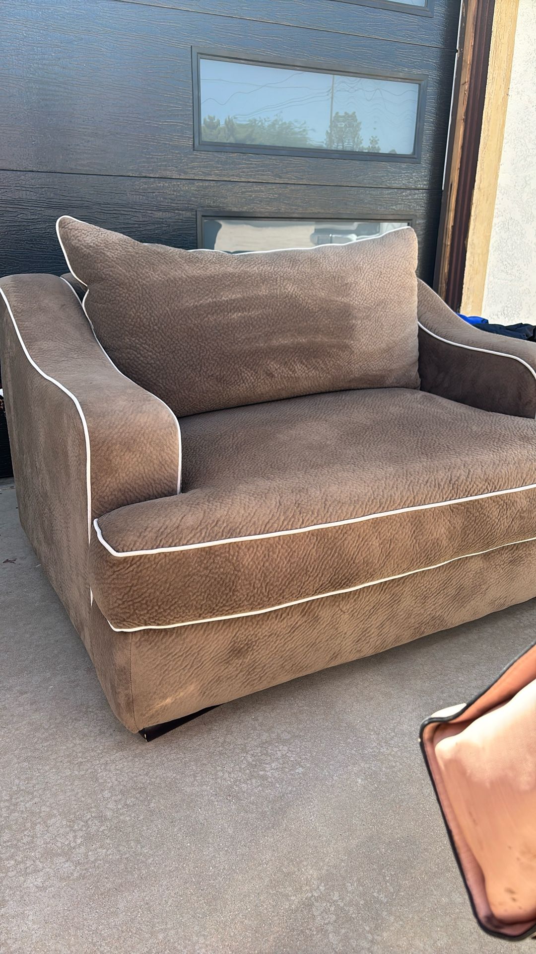 COMFY 2 PERSON CHAIR