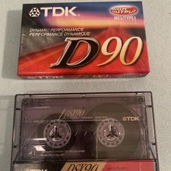 TDK type I audio cassettes (normal position) for 90 minutes: one TDK D90 model in a package and one TDK DS-X 90 model without packaging. 