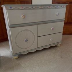 Matching Petite dresser, blanket chest & side table