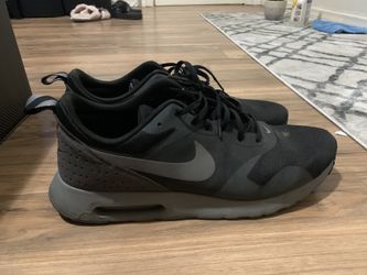 NIKE TAVAS SIZE 12