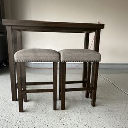 Bar stools with table