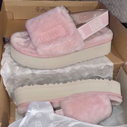 Uggs Womens 8 $60 Pick Up Only 