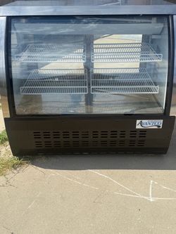 Avantco Refrigerated Display Case – Commercial