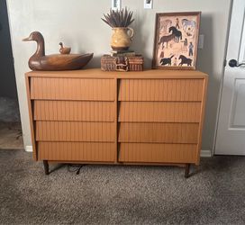 Beautiful vintage MCM dresser/buffet