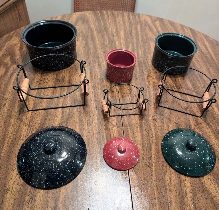 Set Of 3 Mini Ceramic Crock Pots With Wire Holders