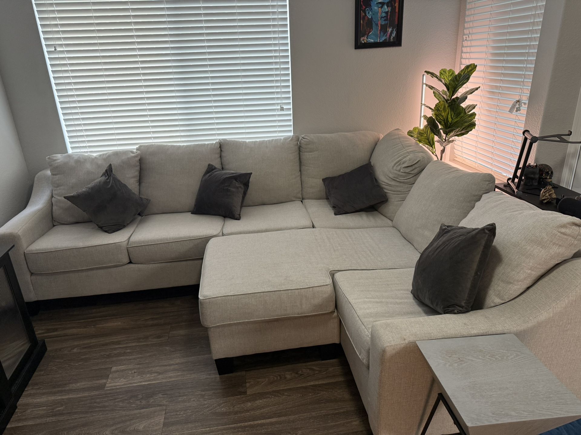 Lucy Tux Sofa Chaise Sectional in Splash Linen