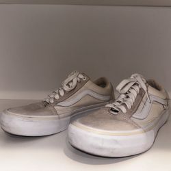 Woman’s Vans Off White Color , Size 6,5