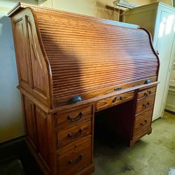 Solid Oak Rolltop Desk - Excellent Condition