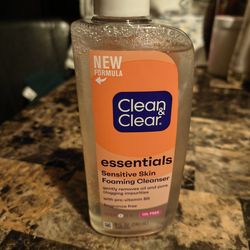 Clean Clear Essentials  Sensitive Skin Foaming Cleanser