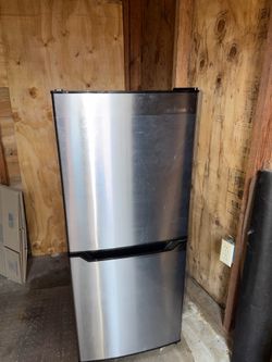 Insignia Mini Fridge/Freezer
