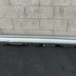 2012-2014 Toyota Camry right rocket molding OEM
