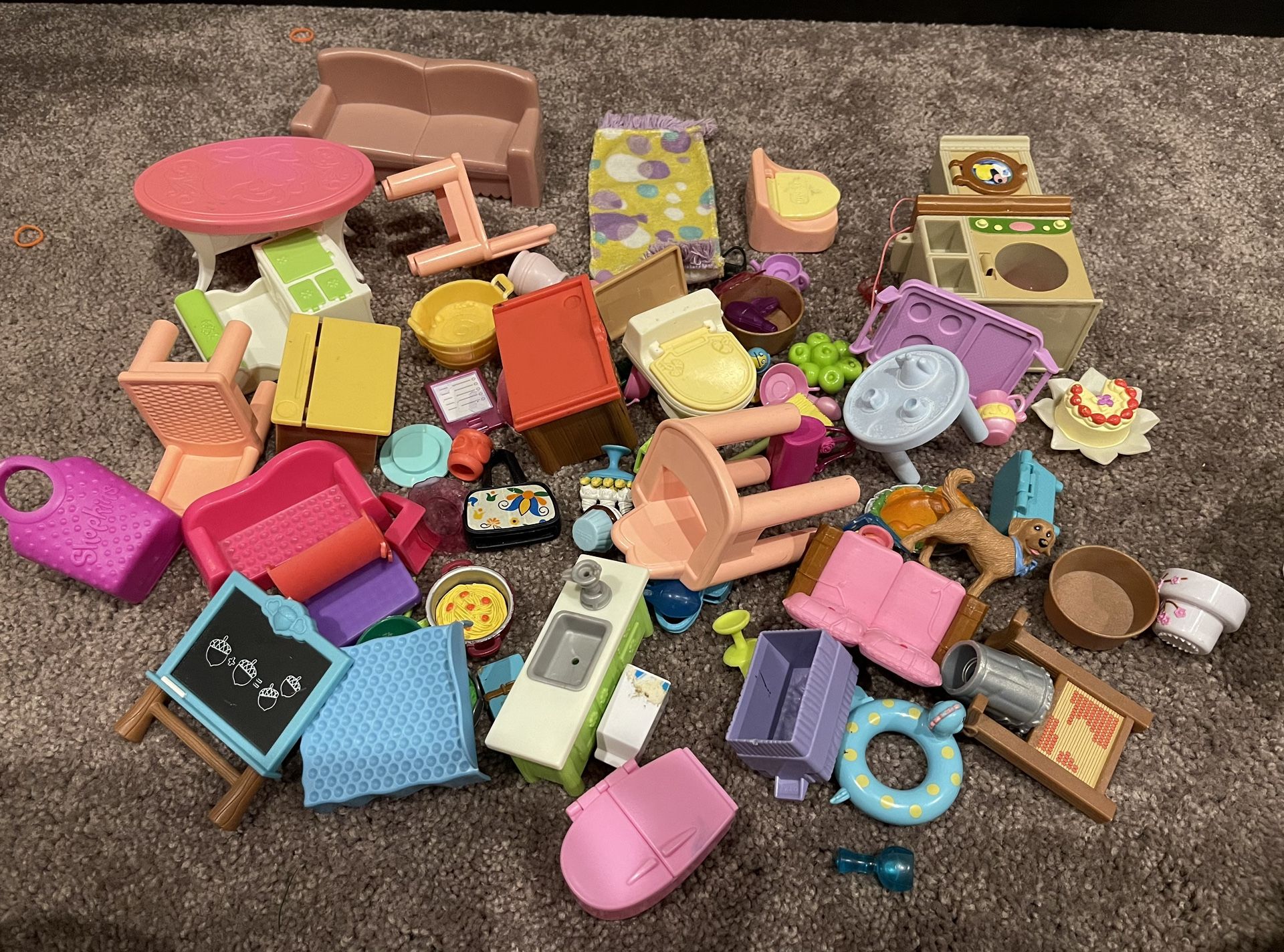 Dollhouse Furniture and Accessories 