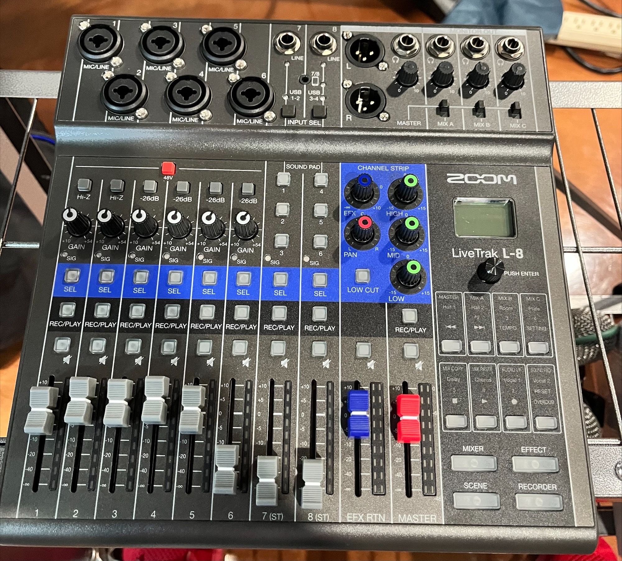 Zoom LiveTrak L-8 8-channl Digital Mixer/Recorder