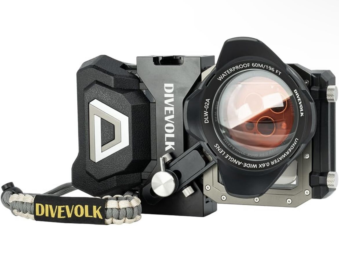 DIVEVOLK SeaTouch 4 MAX kit with 0.6X Wide Angle Lens for iPhone