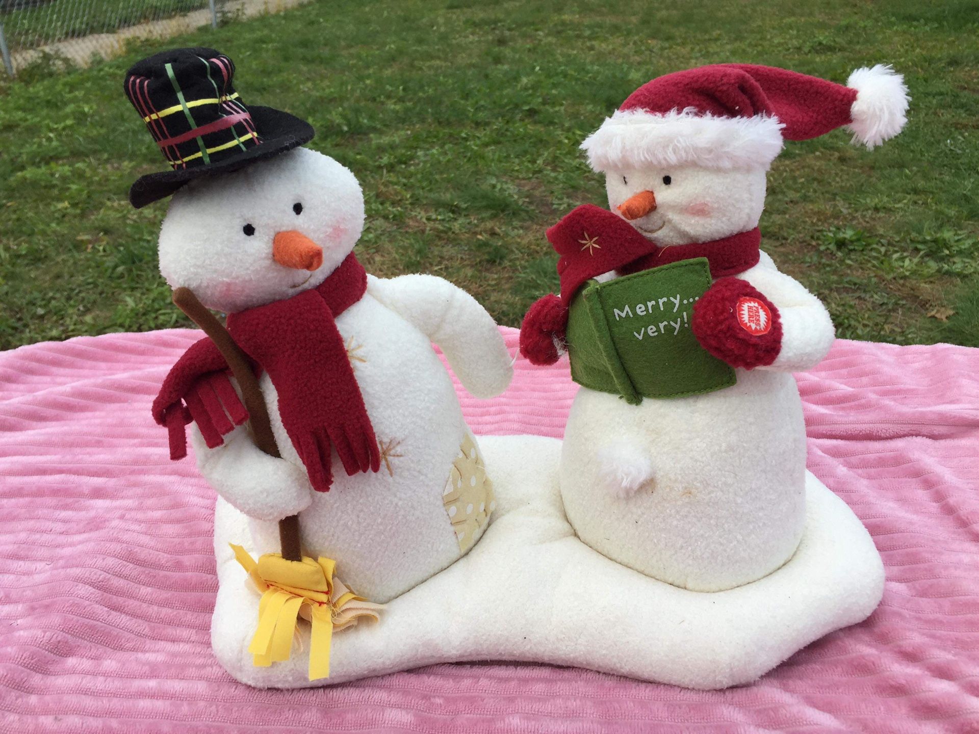 Hallmark Jingle Pals Snowman Plush Mr & Mrs Carolers Animated Musical 2003 Sings