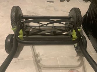 Manual grass cutter