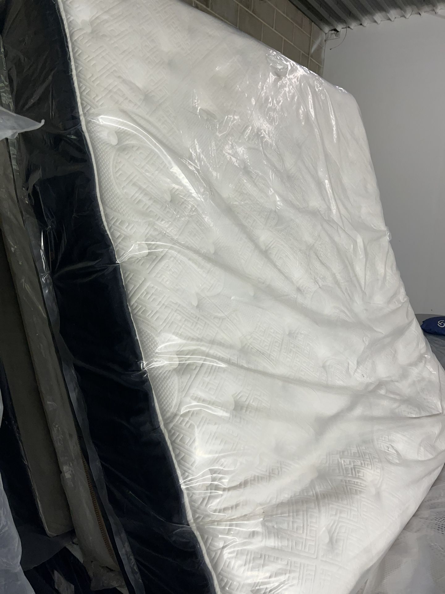 Sterns & Fosters Estate King Mattress