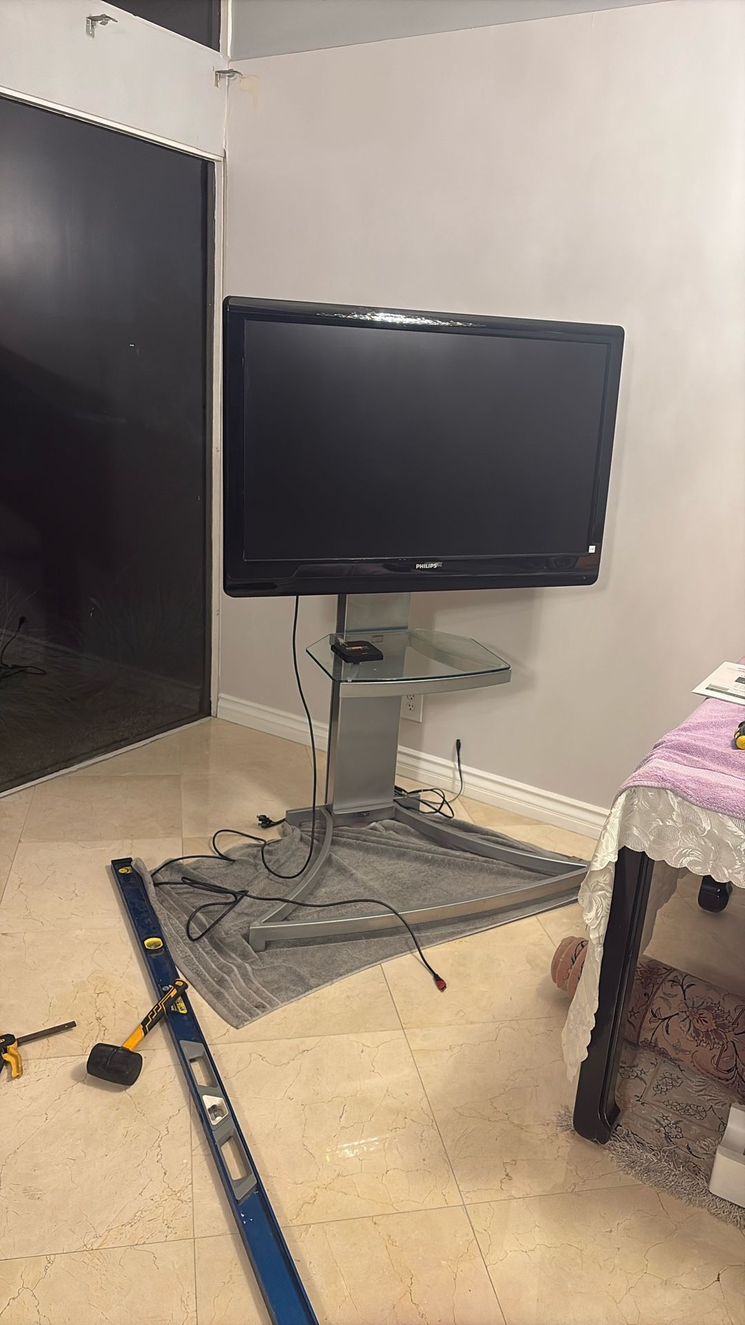 Flat Screen Tv With Stand 