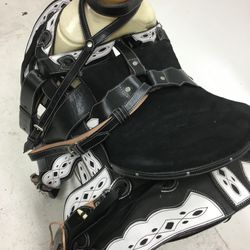 Montura charra de cuero con cantinas desmontables