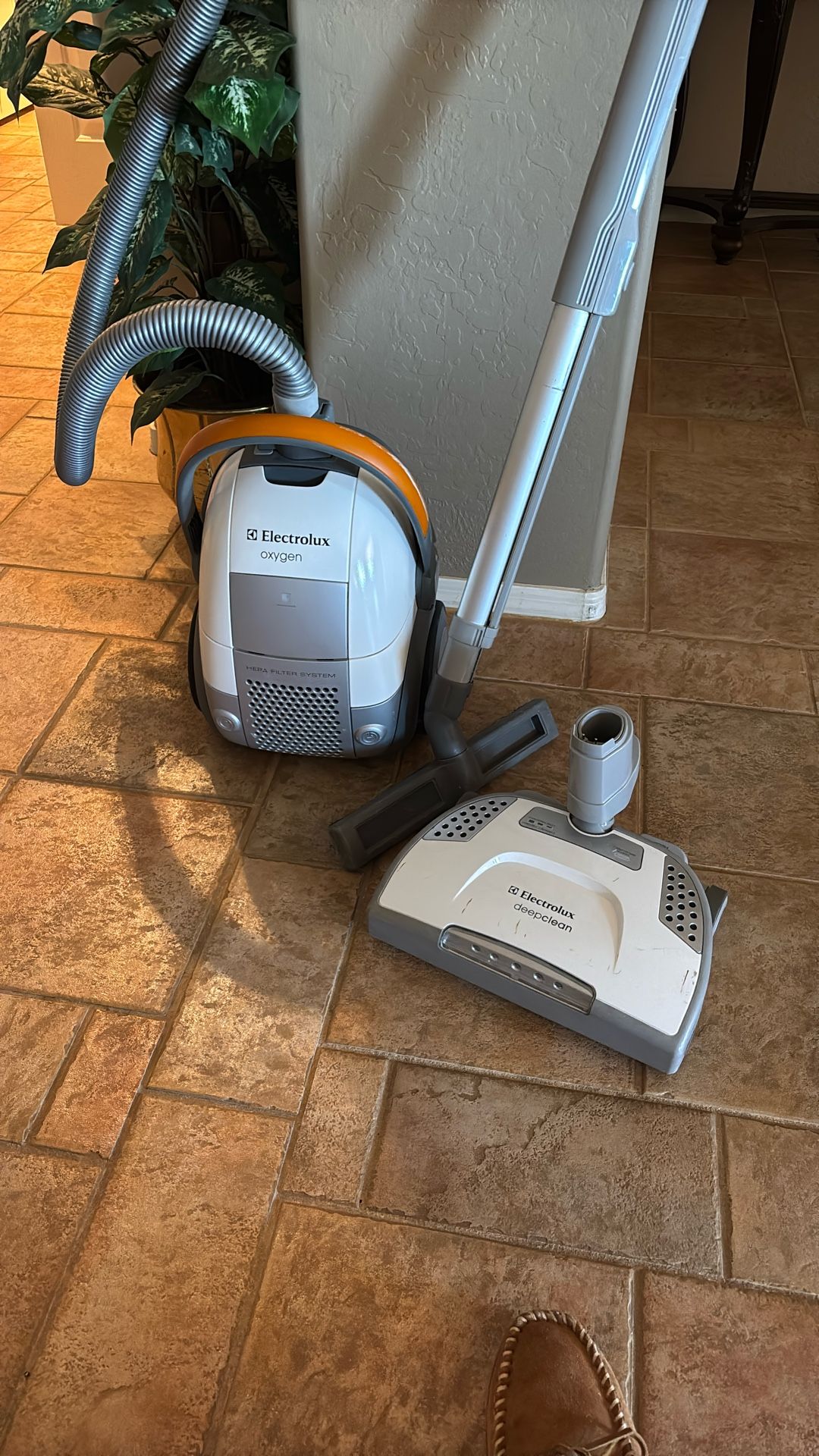 Electrolux canister, vacuum oxygen
