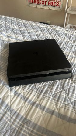 PS4 with 2 controllers