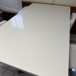 TABLE GRANITE