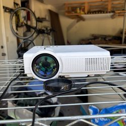 TENKER Q5 Projector 1500 Lumens LED Mini Projector