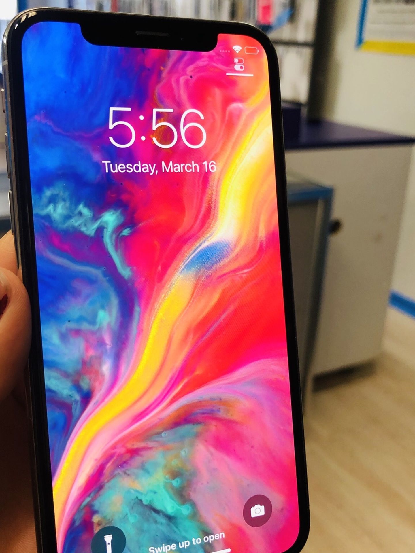 Factory unlocked iPhone x 64 gb, excellent conditions store warranty