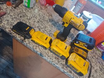 DeWalt drill,charger and 5 batteries