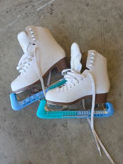 Jackson ice skates (size 4)