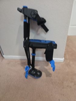 KNEE CRUTCH iWALK3.0 – The Original Hands Free Knee Crutch - Alternative to Crutches and Knee Scooters - iWALK Replaces Crutches for Adults - Peg Leg 