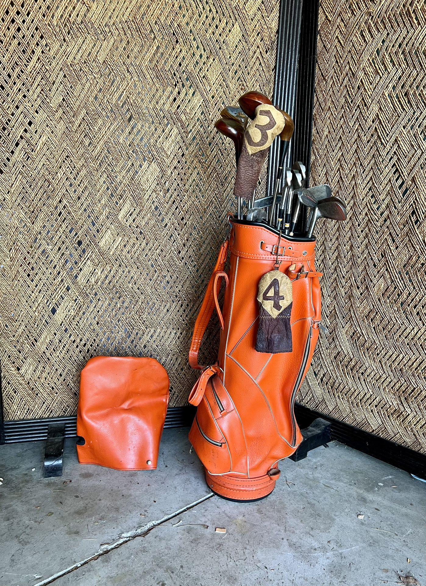 Vintage Golf Bag And Clubs for Sale in Bull Valley, IL - OfferUp