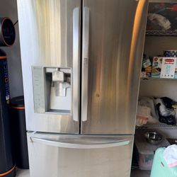 LG Refrigerator/freezer