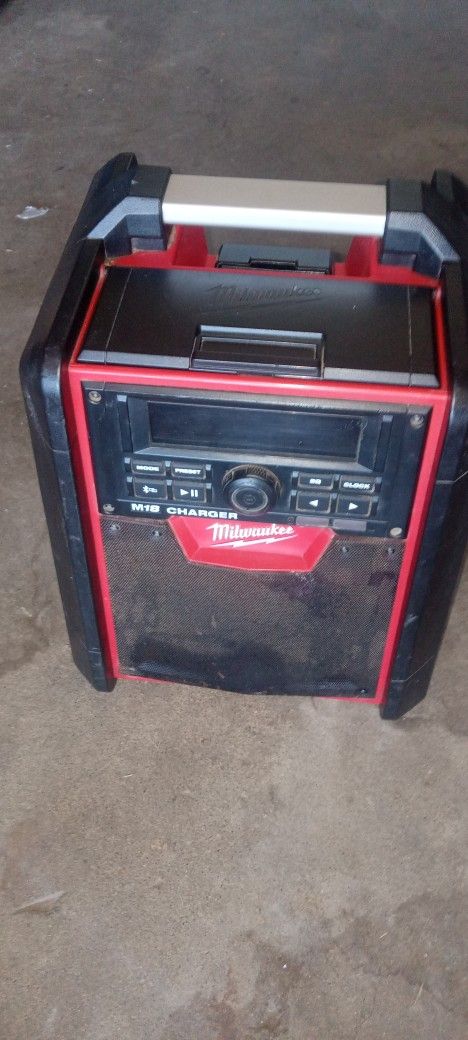Milwaukee Radio-battery Charger