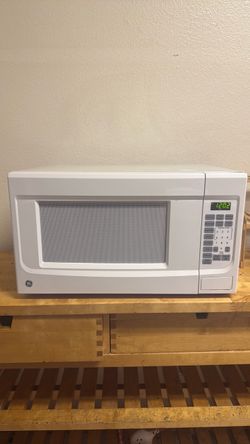 GE Microwave White JES1460DS3WW 1.4 cu ft 1100 watt