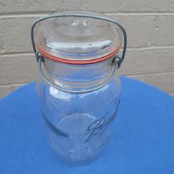 BALL IDEAL QUART CANNING JAR WITH A METAL WIRE BALE,  RUBBER AND GLASS LID