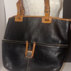 Dooney And Bourke Pebbled Leather Bag 