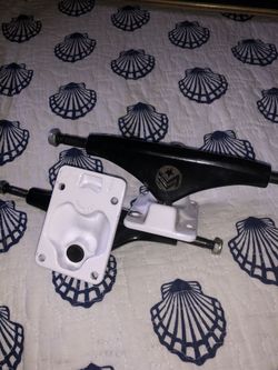 Skateboard Trucks