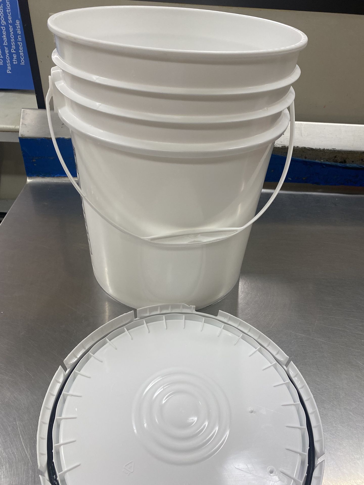 Fishing Bucket With Lid And Rubber Seal