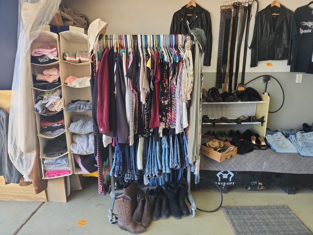 🔥 200+ Pc Clothing Haul – Mens & Women’s - Jeans, Hoodies, Shoes – $150 OBO – Cash Only