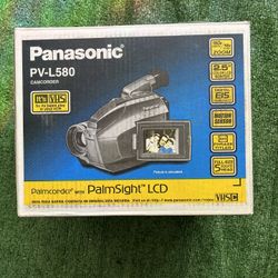 Panasonic PV-D209 Palmcorder Camcorder W/ Box, Battery, Charger, Cord & Manual
