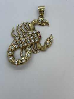 10K Gold Pendant. 