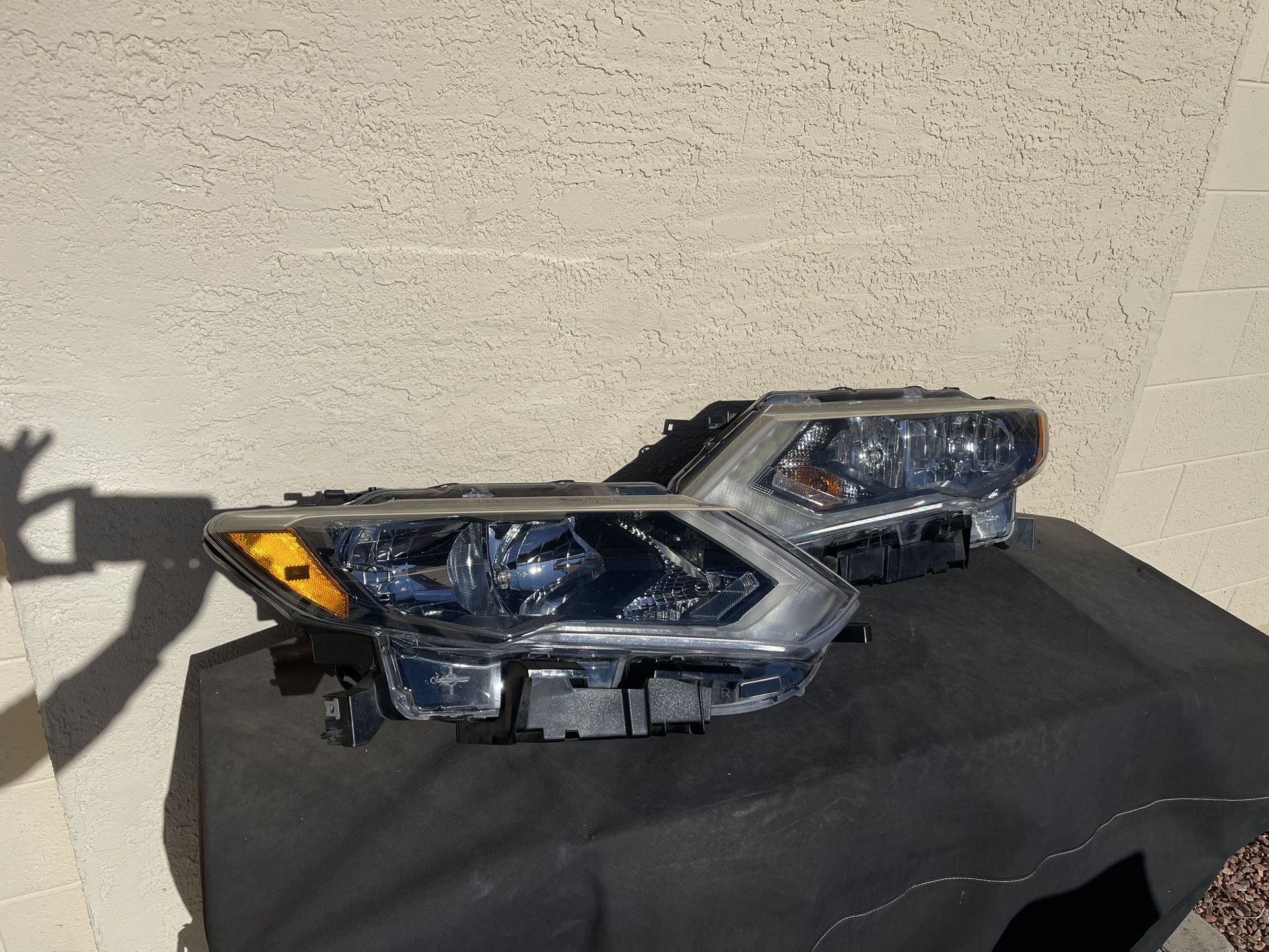 Nissan Rogue Headlight 2017 - 2019, Nissan Rogue Headlamp, Front Light, Original Nissan OEM Part, $150 Each Side