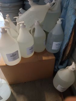 Hand Sanitizer Brand New Gallons I'll Hook You Up With A Lot For Cheap Hit Me Up 🔥🔥🔥🔥👌👌👌🫵